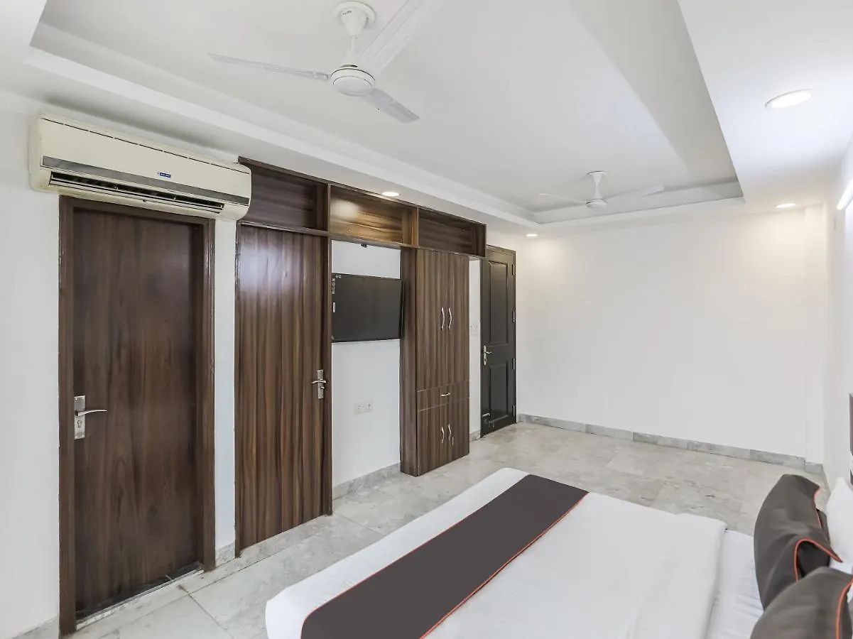 Capital O 85585 The Arjun Hotel Gurgaon 3*,